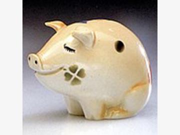 Piggy bank. handpainted sitting. porcelain. Singlepiece!!!