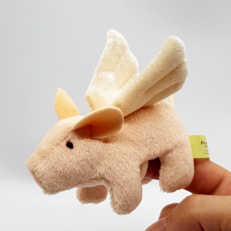 Finger-puppet Mini-Pig. with wings and magnetic trunk