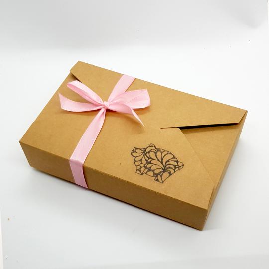 Gift box with Pig Cardboard brown Splash Size L