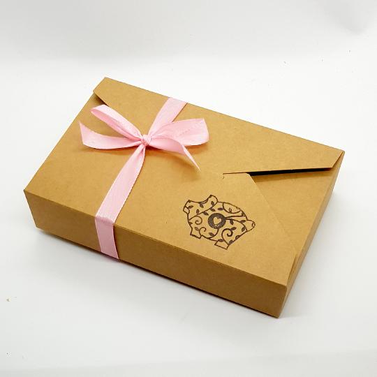 Gift box with Pig Cardboard brown Heart Size L